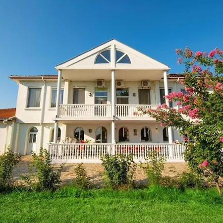 Vilă Casa Di Bakalovi *