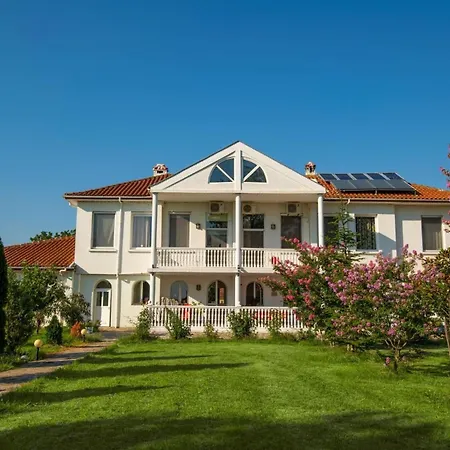 Vilă Casa Di Bakalovi *